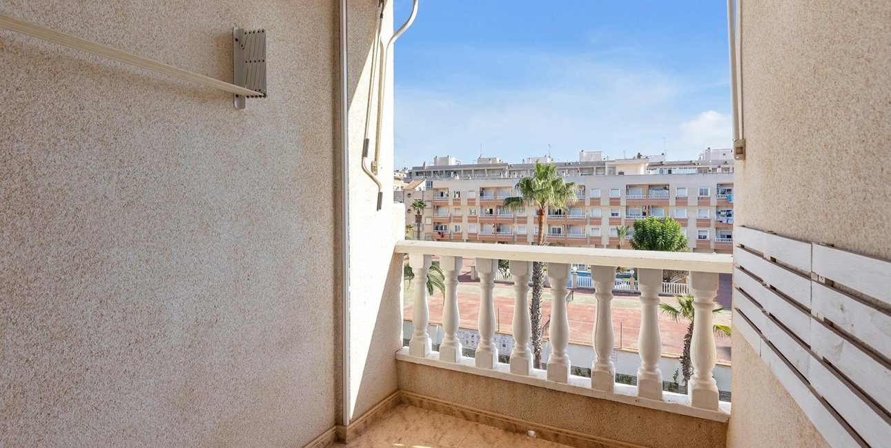 Resale - Apartment / flat -
Torrevieja - Playa del Cura