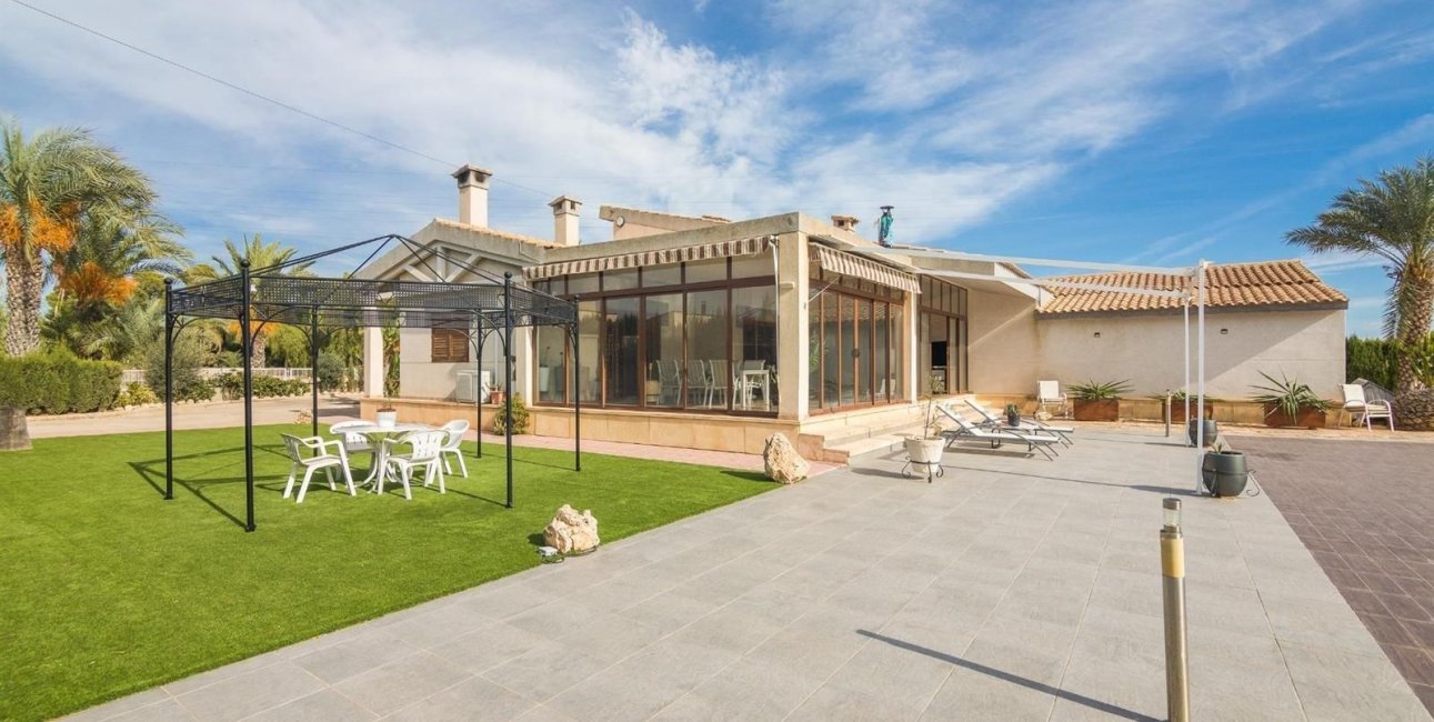 Resale - Villa -
Alicante - Corte Ingles