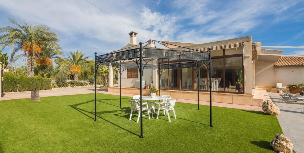 Resale - Villa -
Alicante - Corte Ingles