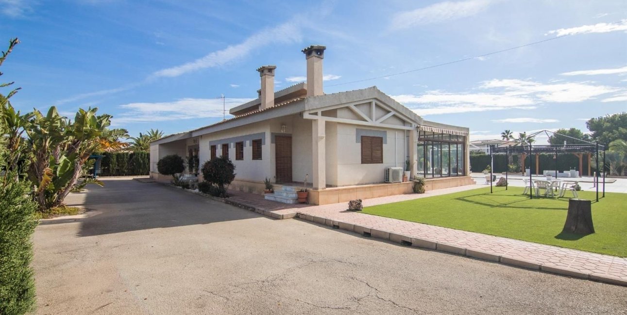 Resale - Villa -
Alicante - Corte Ingles