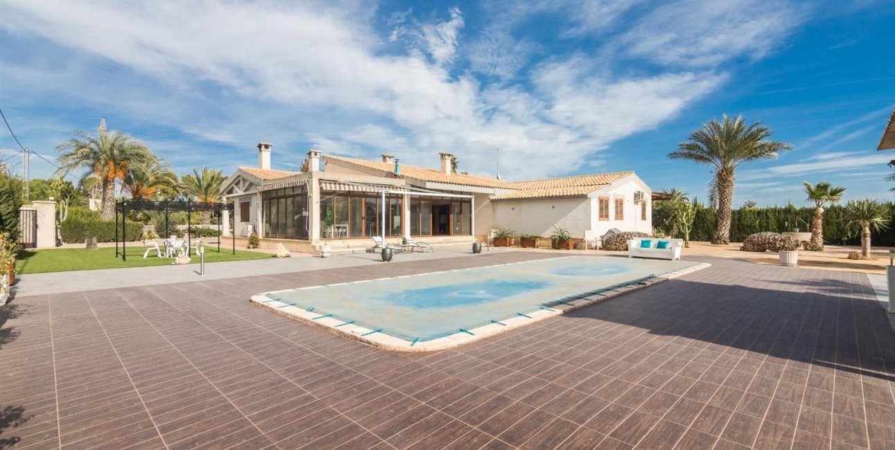 Resale - Villa -
Alicante - Corte Ingles