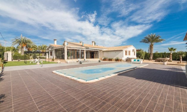 Resale - Villa -
Alicante - Corte Ingles