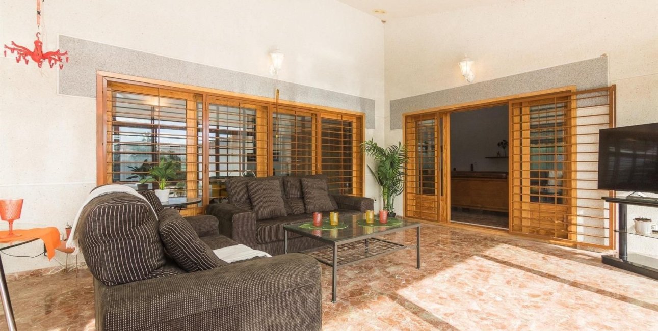 Resale - Villa -
Alicante - Corte Ingles