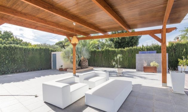 Resale - Villa -
Alicante - Corte Ingles