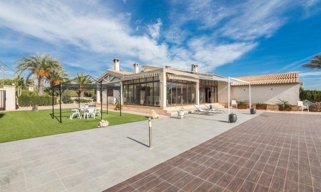 Resale - Villa -
Alicante - Corte Ingles