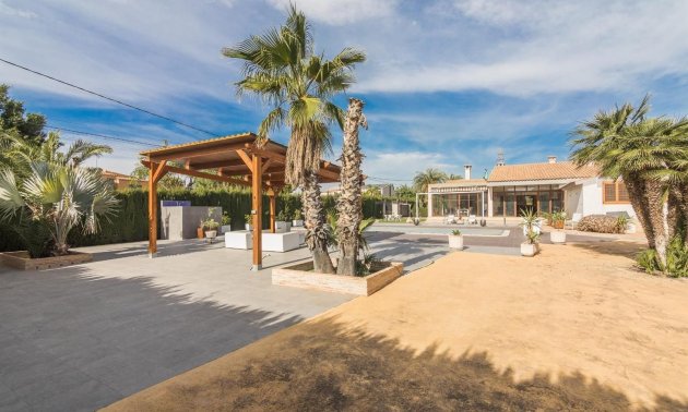 Resale - Villa -
Alicante - Corte Ingles