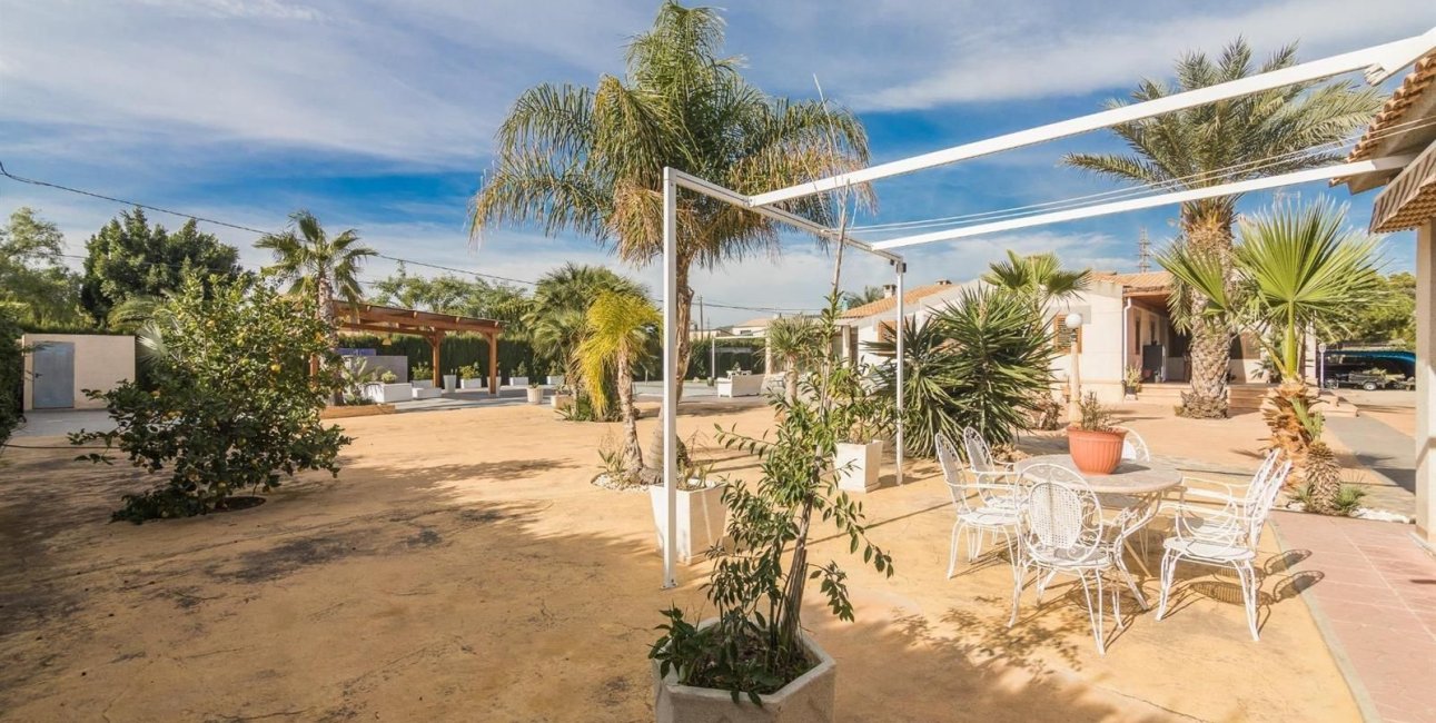 Resale - Villa -
Alicante - Corte Ingles