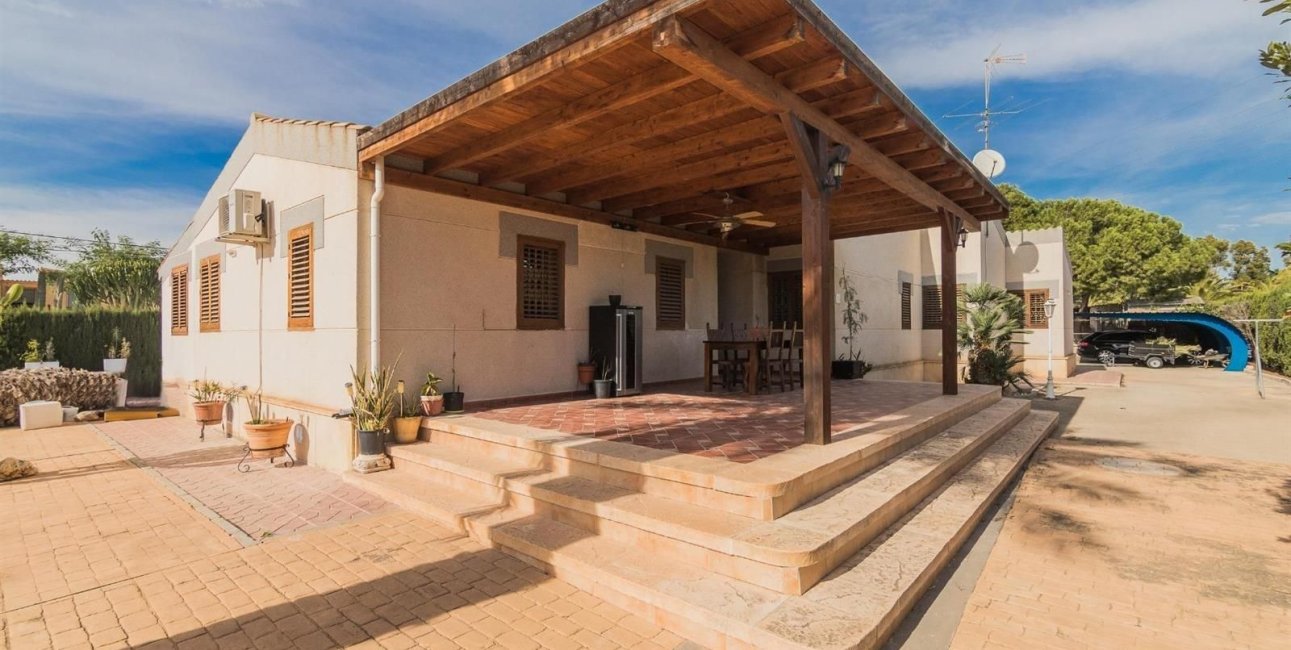 Resale - Villa -
Alicante - Corte Ingles