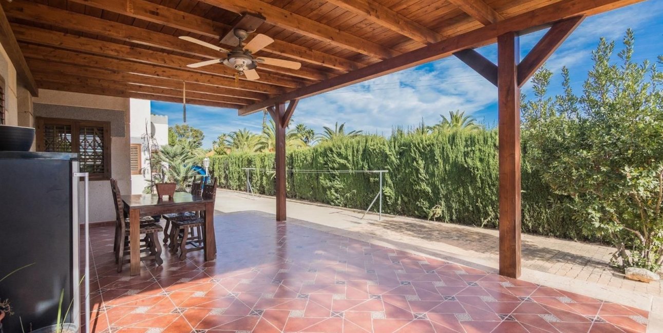 Resale - Villa -
Alicante - Corte Ingles