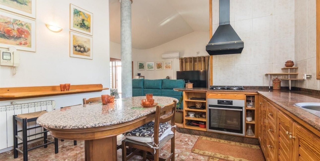 Resale - Villa -
Alicante - Corte Ingles