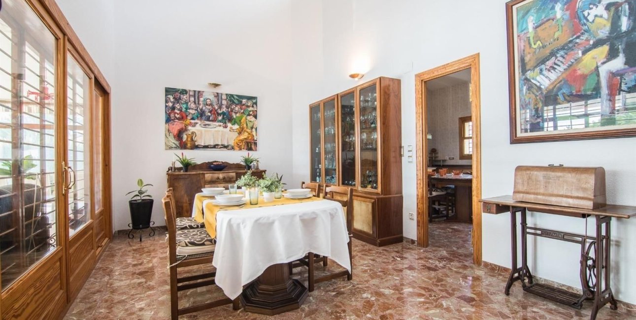 Resale - Villa -
Alicante - Corte Ingles