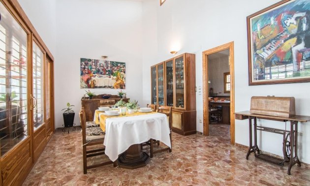 Resale - Villa -
Alicante - Corte Ingles