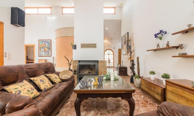 Resale - Villa -
Alicante - Corte Ingles