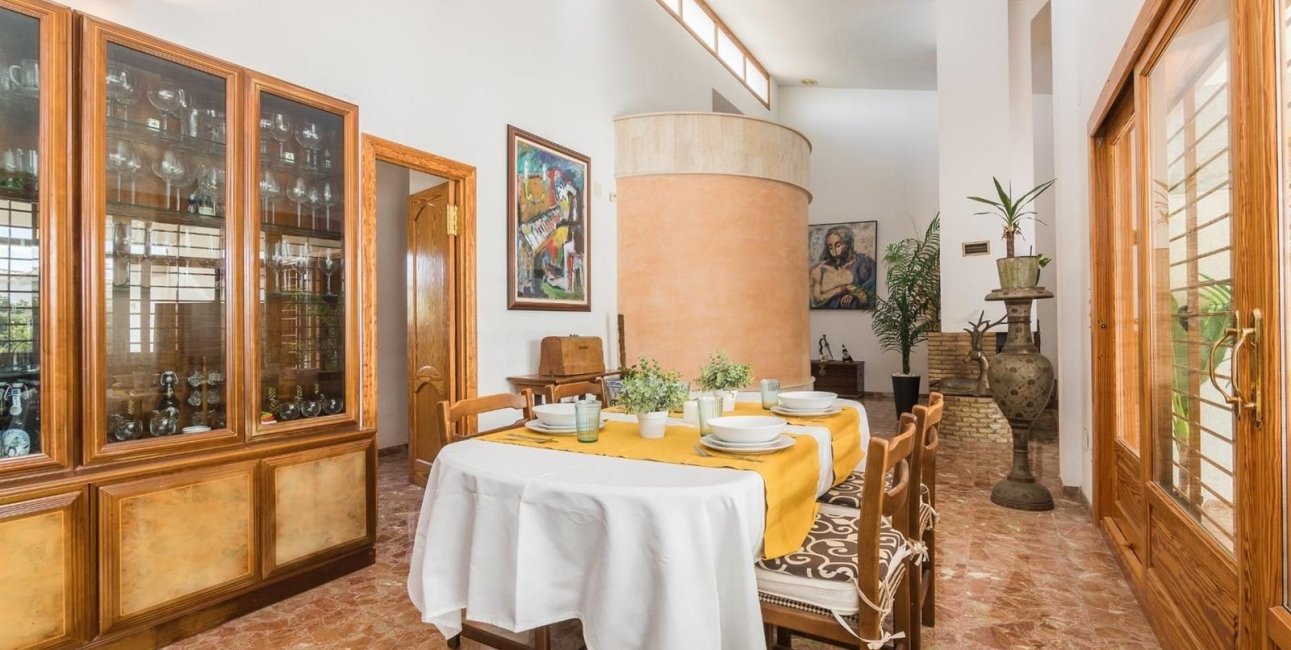 Resale - Villa -
Alicante - Corte Ingles