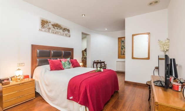 Resale - Villa -
Alicante - Corte Ingles