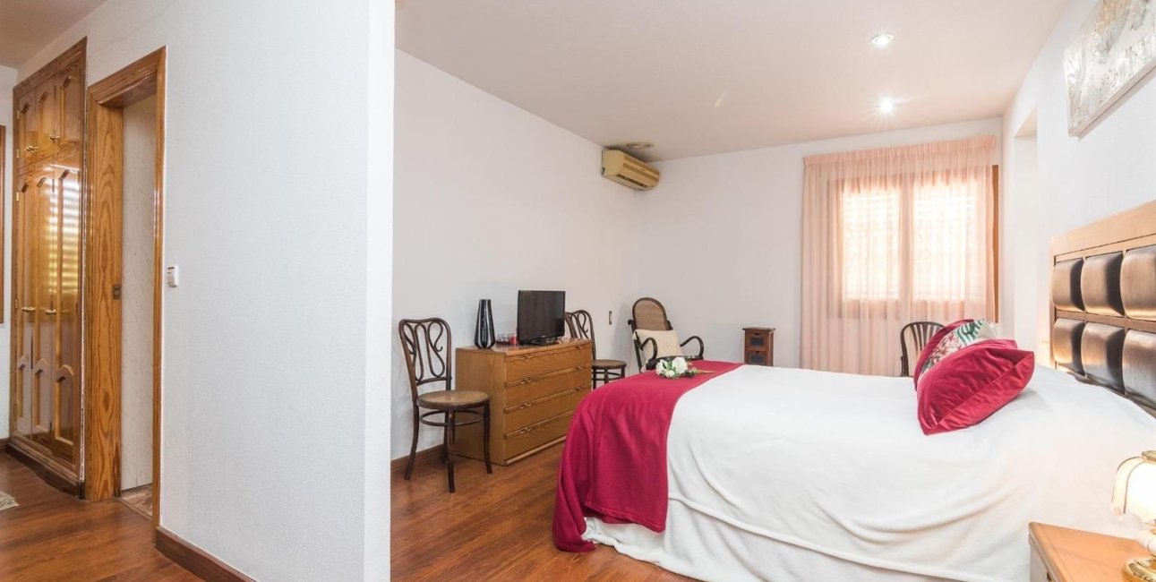 Resale - Villa -
Alicante - Corte Ingles