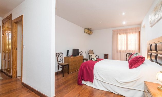 Resale - Villa -
Alicante - Corte Ingles