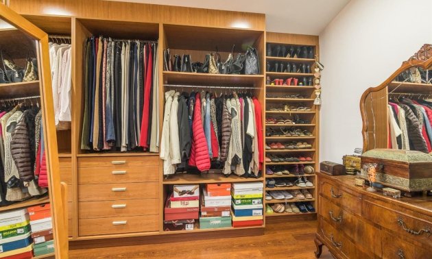 Resale - Villa -
Alicante - Corte Ingles