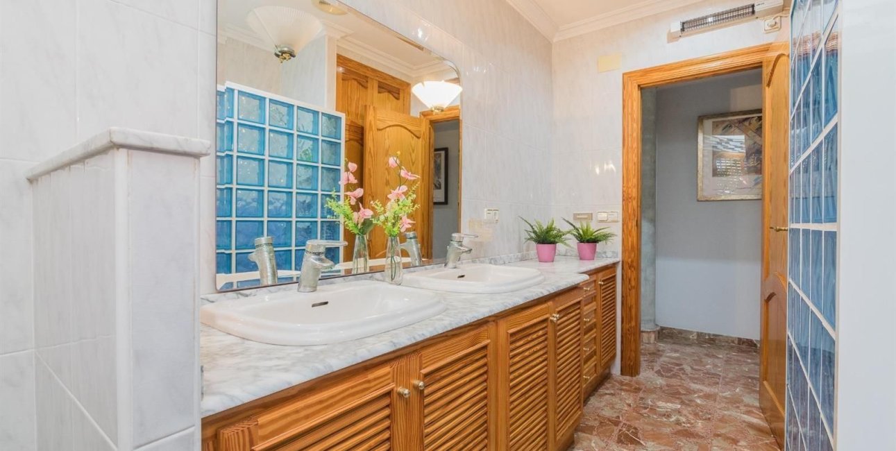 Resale - Villa -
Alicante - Corte Ingles