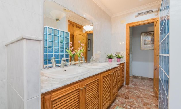 Resale - Villa -
Alicante - Corte Ingles