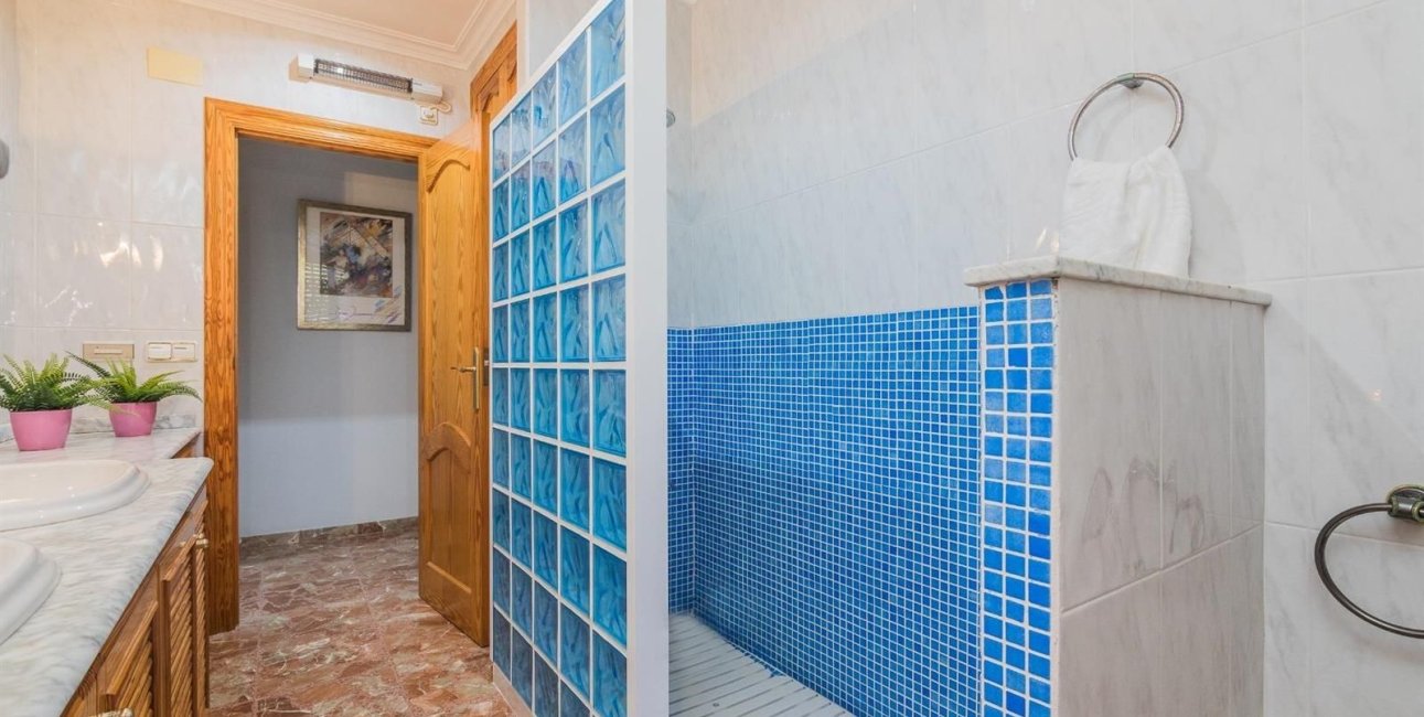 Resale - Villa -
Alicante - Corte Ingles