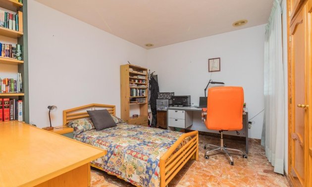 Resale - Villa -
Alicante - Corte Ingles