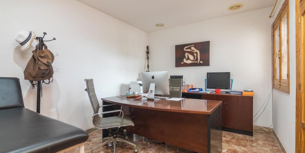 Resale - Villa -
Alicante - Corte Ingles