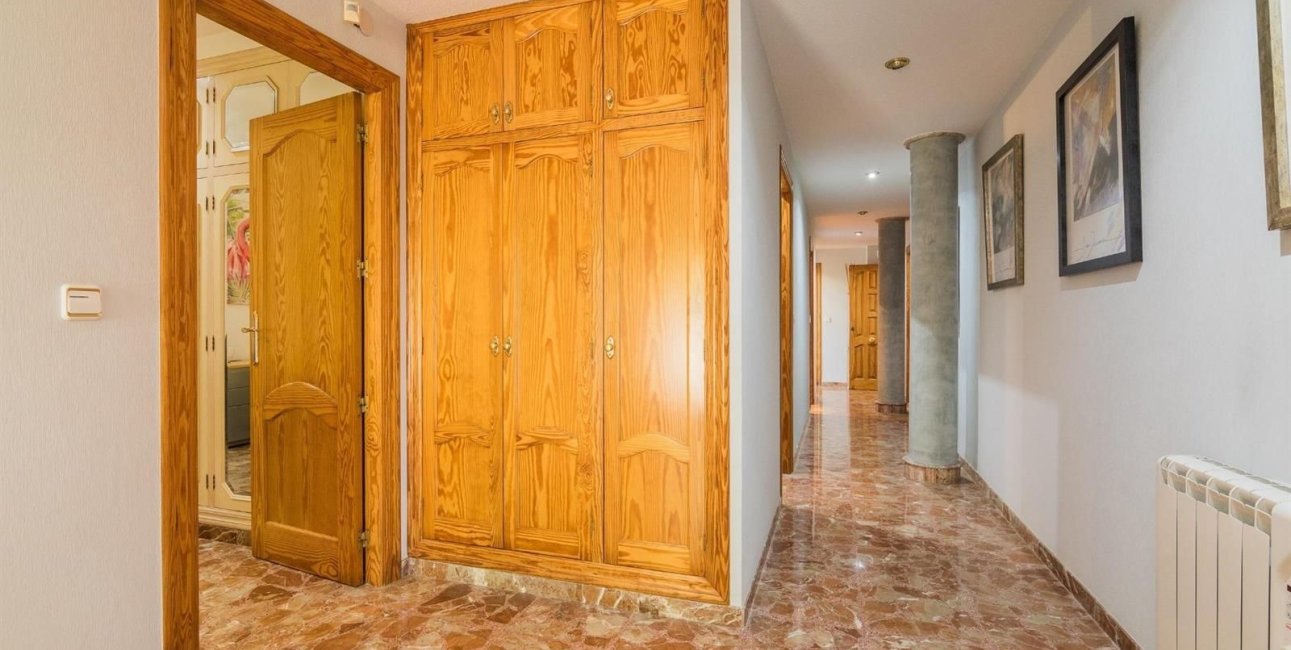 Resale - Villa -
Alicante - Corte Ingles