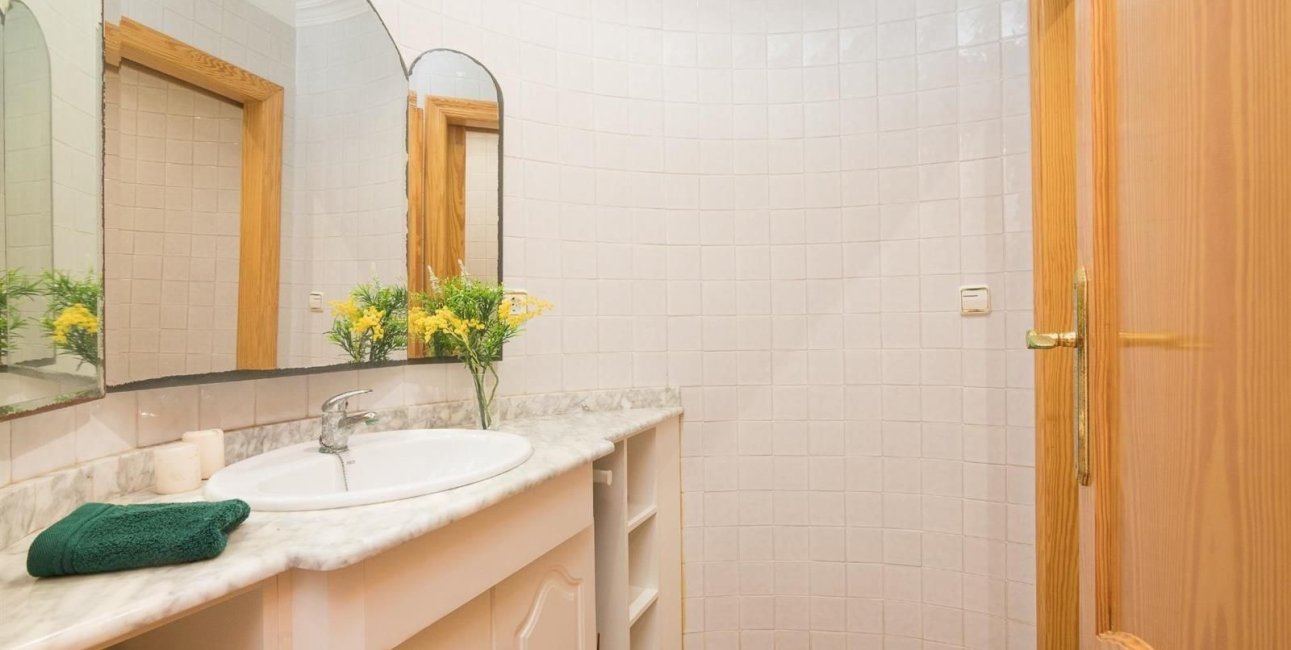 Resale - Villa -
Alicante - Corte Ingles