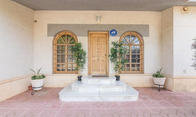 Resale - Villa -
Alicante - Corte Ingles