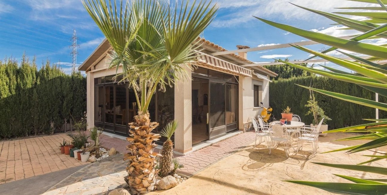 Resale - Villa -
Alicante - Corte Ingles