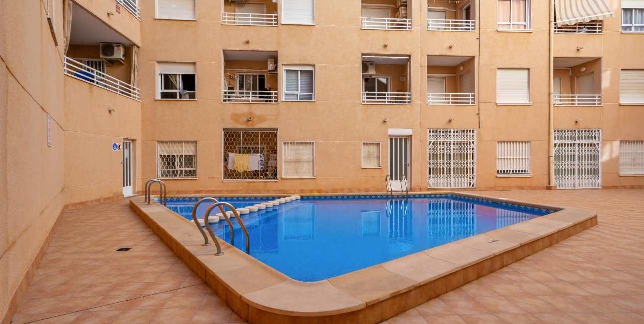 Resale - Apartment / flat -
Torrevieja - Centro