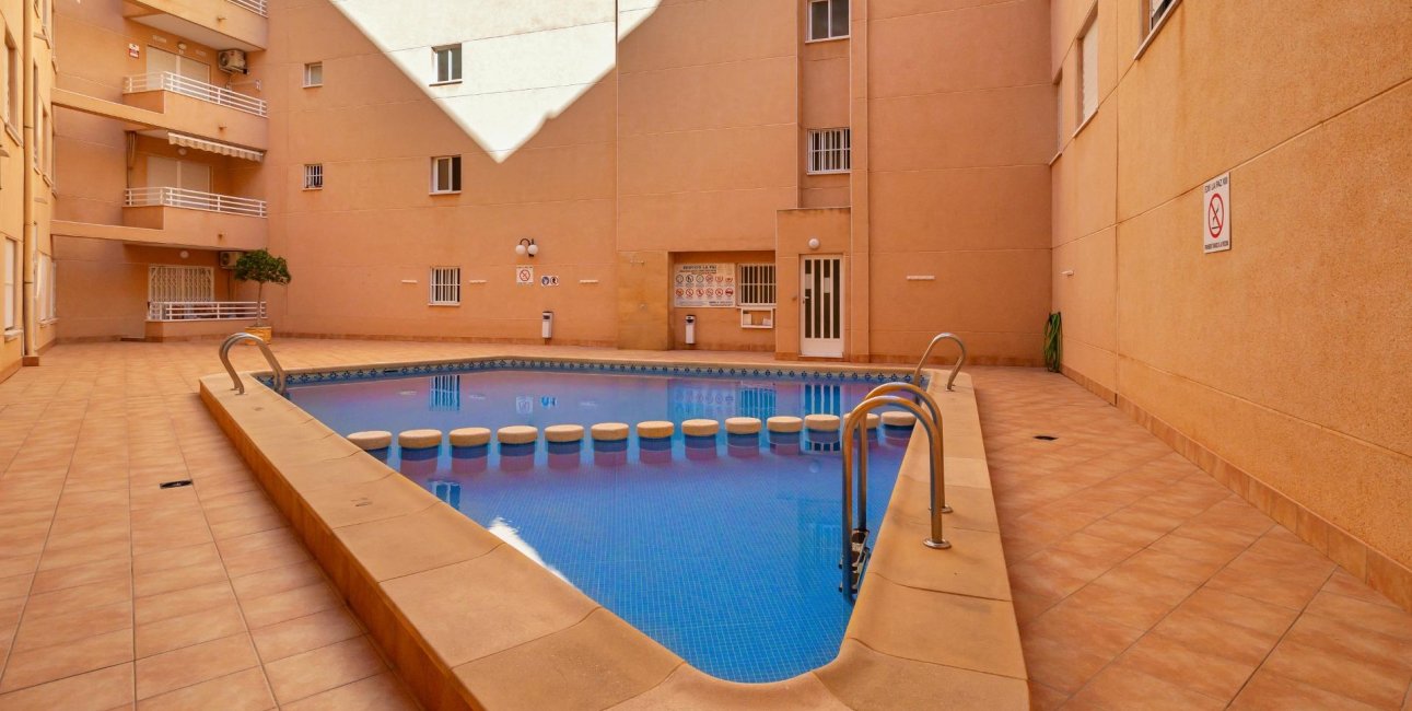 Resale - Apartment / flat -
Torrevieja - Centro