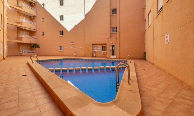 Resale - Apartment / flat -
Torrevieja - Centro