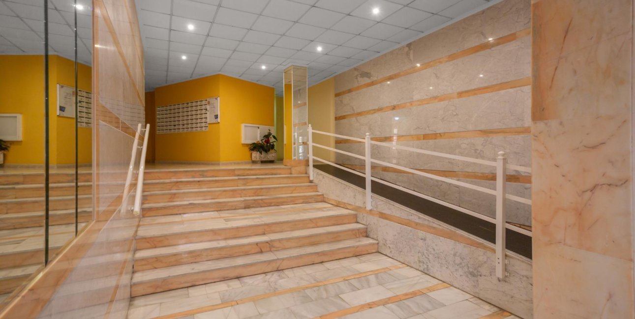 Resale - Apartment / flat -
Torrevieja - Centro