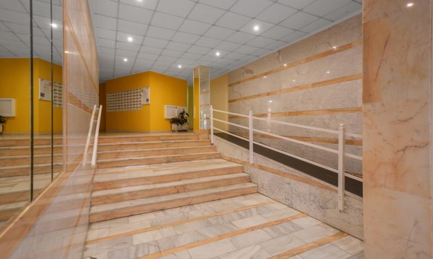 Resale - Apartment / flat -
Torrevieja - Centro