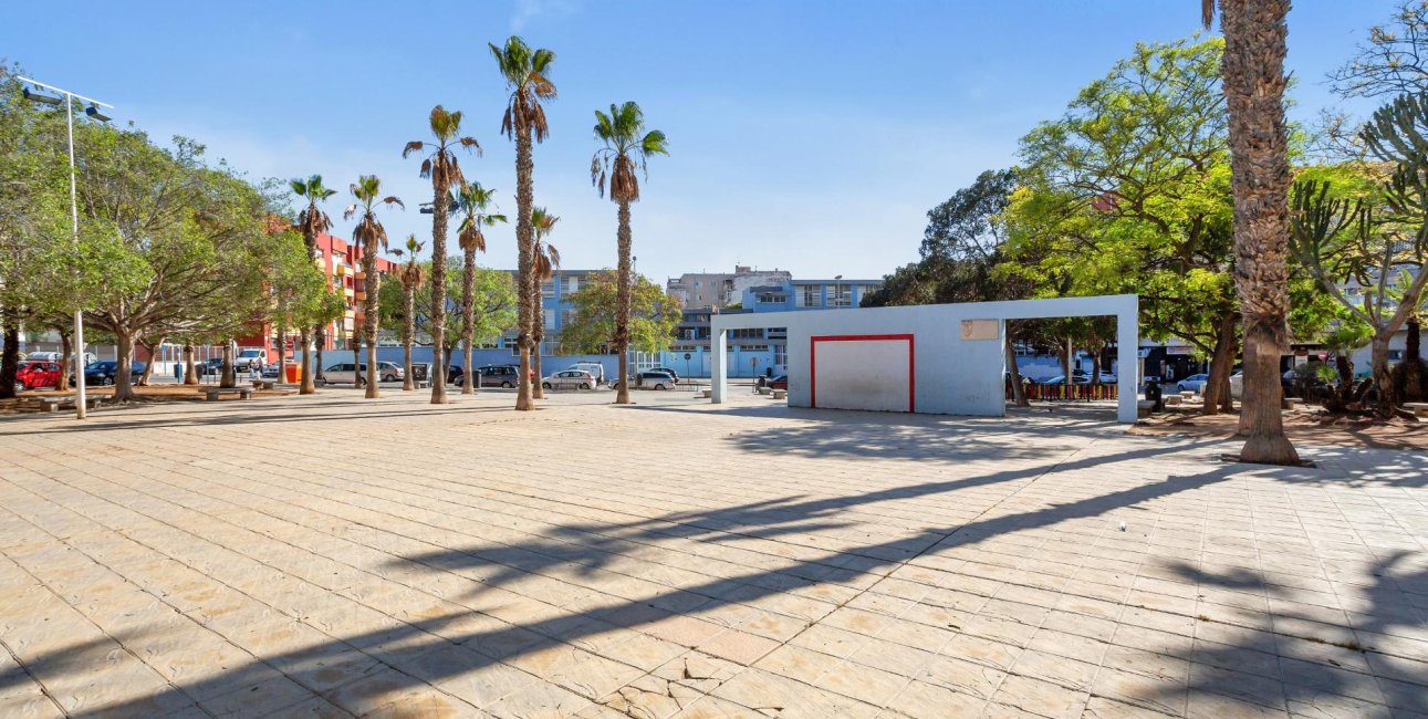 Resale - Apartment / flat -
Torrevieja - Centro