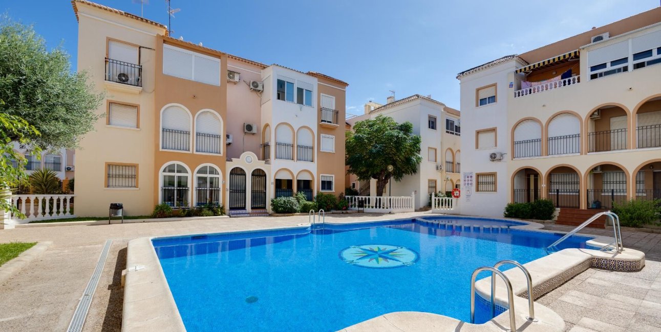 Resale - Bungalow -
Torrevieja - La Veleta