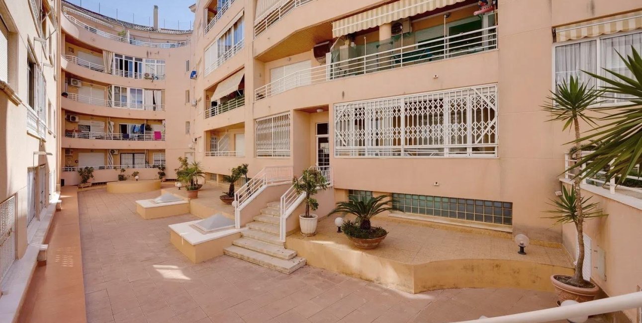 Resale - Apartment / flat -
Torrevieja - Playa del Cura