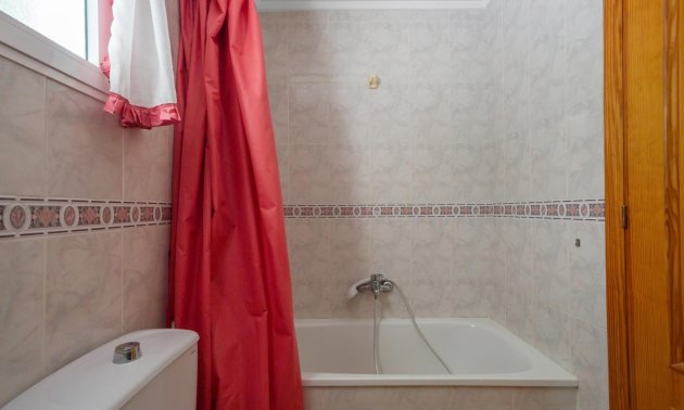 Resale - Apartment / flat -
Torrevieja - Playa del Cura