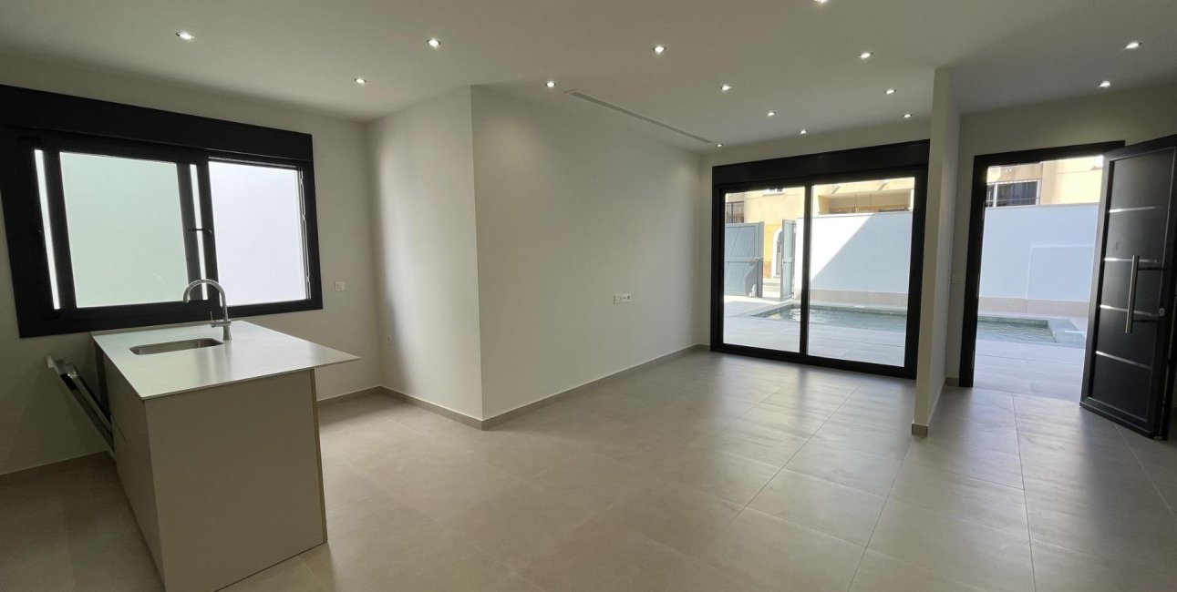 Rynek pierwotny - Willa -
Almoradí - Heredades