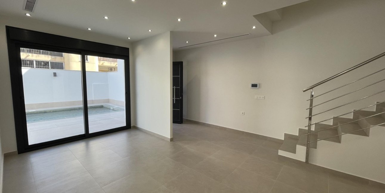 Rynek pierwotny - Willa -
Almoradí - Heredades