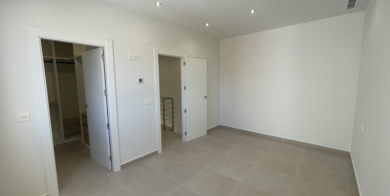 Rynek pierwotny - Willa -
Almoradí - Heredades