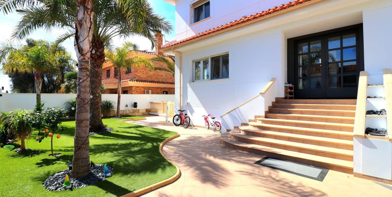 Reventa - Villa -
Orihuela Costa - Campoamor