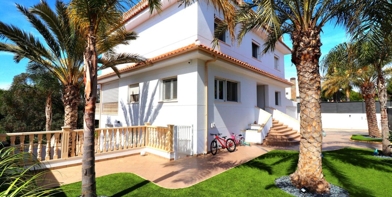 Reventa - Villa -
Orihuela Costa - Campoamor
