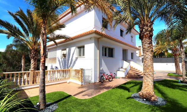 Reventa - Villa -
Orihuela Costa - Campoamor