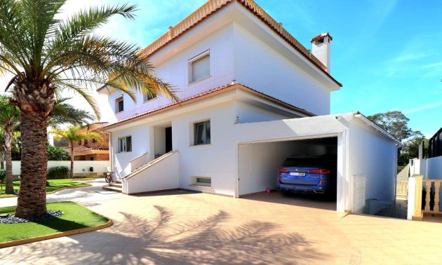 Reventa - Villa -
Orihuela Costa - Campoamor