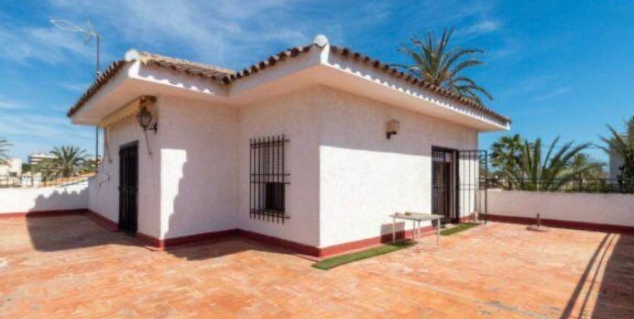Resale - Villa -
Orihuela Costa - Cabo Roig