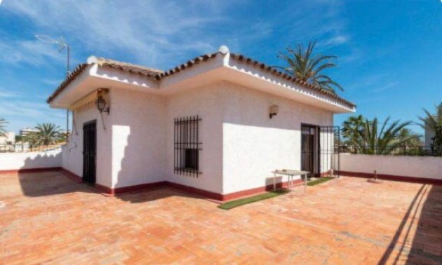 Resale - Villa -
Orihuela Costa - Cabo Roig