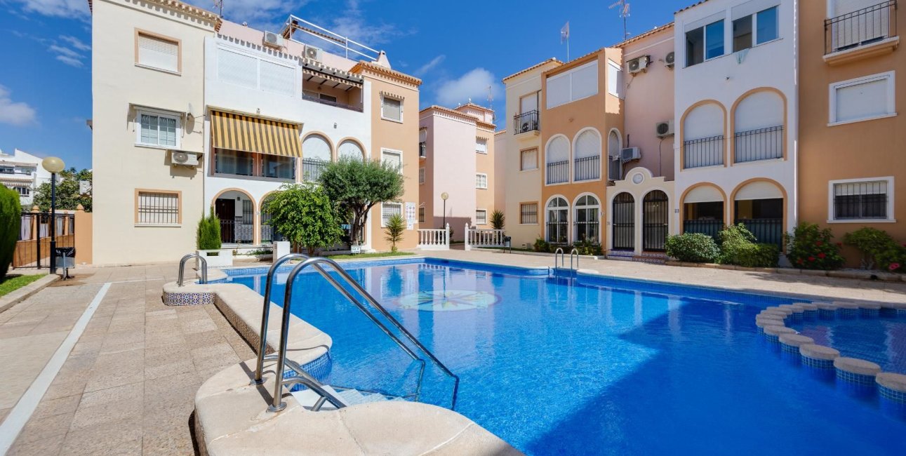 Resale - Bungalow -
Torrevieja - La Veleta